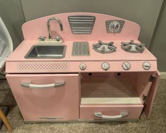 Children’s play kitchen
