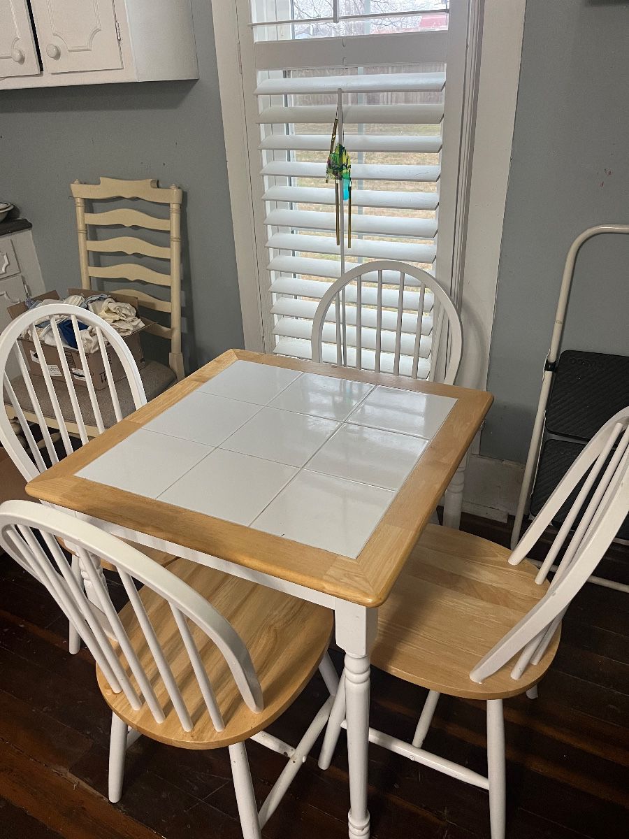 Kitchen table with 4 matching chairs. 