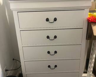 White chest of drawers