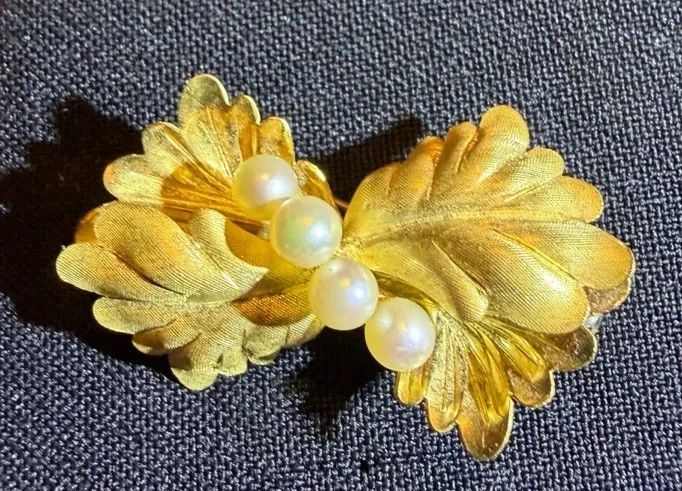 18K Yellow Gold Leaf Brooch with Four White Accents
