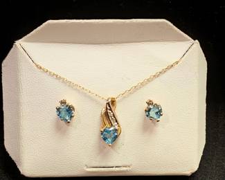 10 carat gold 3 piece set pendant with diamonds on chain and two stud matching earrings