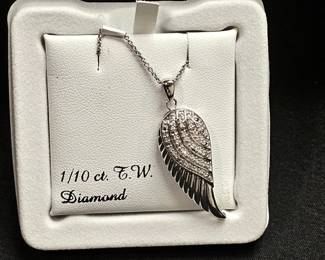 .925 1/10 ctw angel wing pendant with included chain. NIB