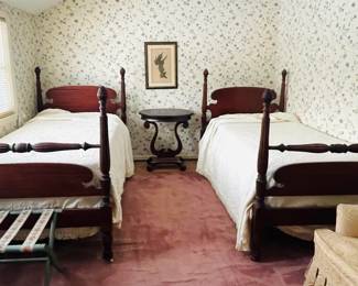 Mahogany Pineapple-Finial Twin Beds