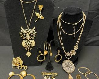 CT232Gold Tone Costume Jewelry 