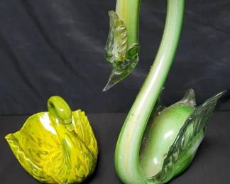 CT226Vintage Art Glass Swans