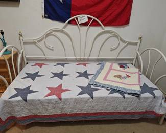 metal day bed