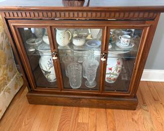 Antique Cabinet
$200
30”h x 3 ft w 