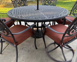 Cast aluminum 7 pcs Outdoor Dining Set excellent condition. Table 60” diameter