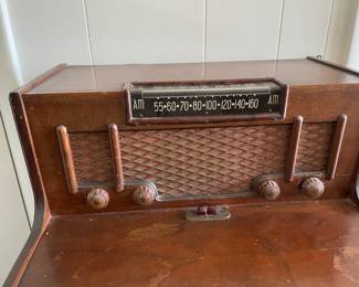 #37 Motorola Antique Stereo Cabinet. As it. Untested. Stuck drawer 20x16x34 $ 65.00