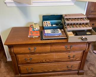 #40 Oak 4 drawer chest of drawers 46x18x29 $ 30.00