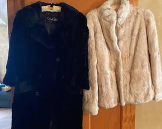 Super classy fur coats. Tres chic!