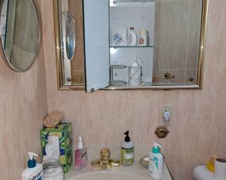 bathroom vintage decor