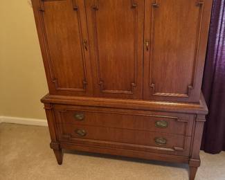 Man's Chest   - Colonnade Collection Jamestown Lounge   5 pieces in the suite sold as a set 