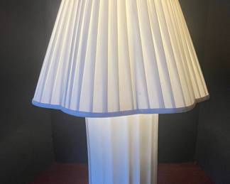 Uala Style White Porcelain Table Lamp