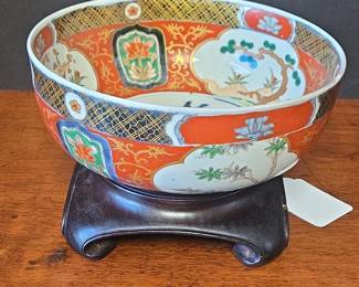 Imari Pattern Porcelain Bowl with Wooden Stand