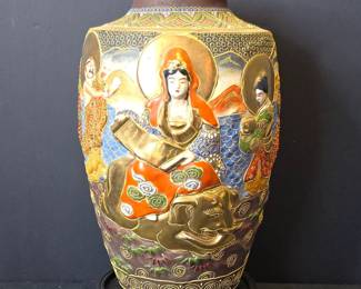 Japanese Satsuma Moriage Vase, Taisho Period, c.