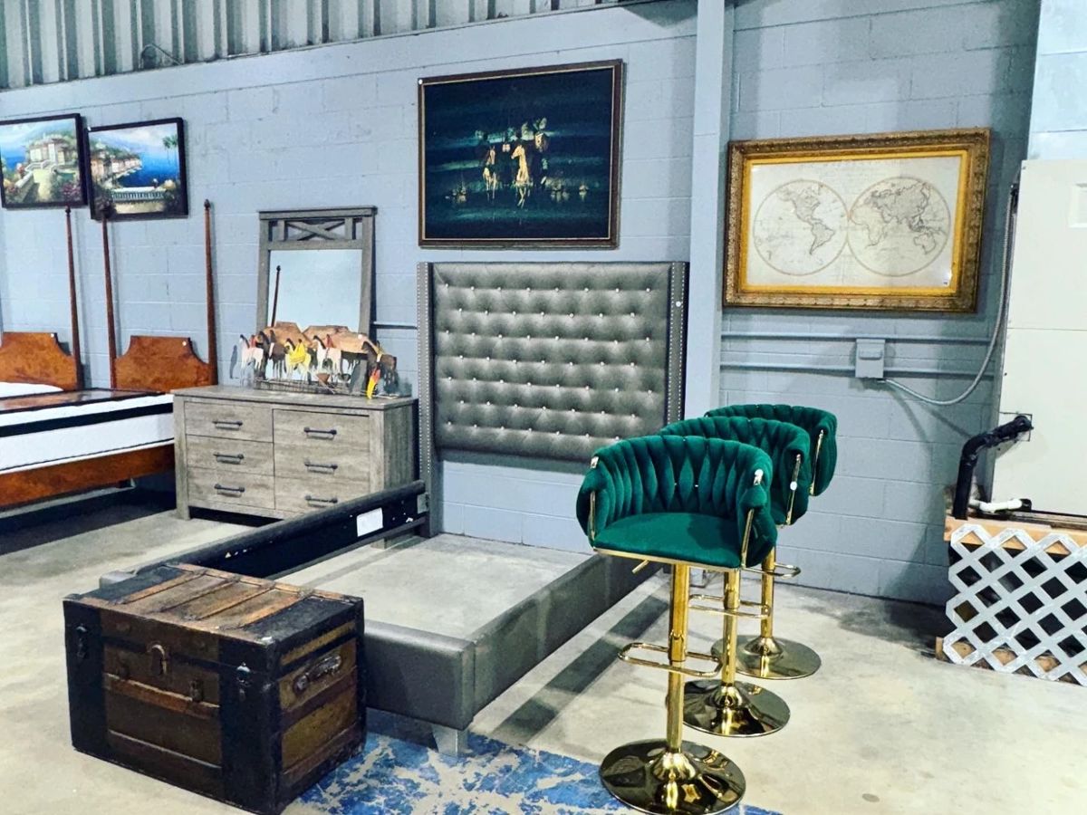 Full Bed, Bar Stools, Artwork and Decor. Orlando Estate Auction