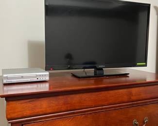 Insignia 24" LED HDTV with DVD Player Combo