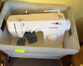 Singer Sewing Machine Model 2517C