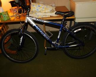 TREK 3700 MOUNTAIN BIKE