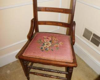 ANTIQUE CHAIR
