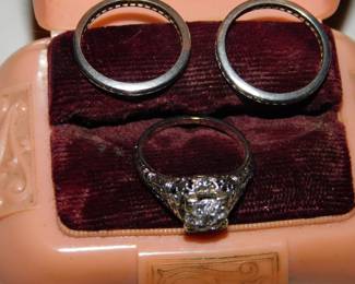ANTIQUE ESTATE WEDDING RING  SET 18KT GOLD WITH CHANNEL SET DIAMOND BANDS  & 7 MINE CUT DIAMONDS ON MAIN RING