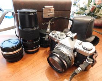 OLYMPUS OM1 CAMERA AND OLYMPUS LENSES AND 1-VIVITAR LENS LEATHER CASES AND ACCESSORIES