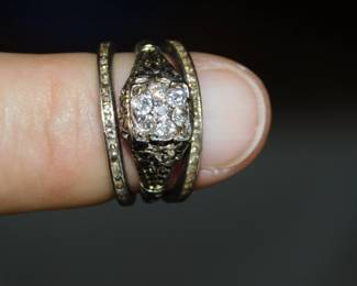 ANTIQUE ESTATE WEDDING RING  SET 18KT GOLD WITH CHANNEL SET DIAMOND BANDS  & 7 MINE CUT DIAMONDS ON MAIN RING