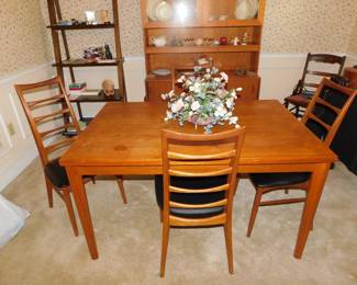 VINTAGE DANISH TEAK DINING TABLE WITH 4 CHAIRS