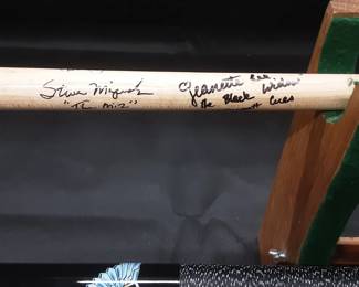 RARE AUTOGRAPHED STEVE MIZERAK CAMEL POOL CUE THIS RARE LOT FEATURES AUTOGRAPHS OF STEVE THE MIZ MIZERAK, MIKE CAPTAIN HOOK SIGEL, JEANETTE THE BLACK WIDOW LEE, EWA THE STRIKING VIKING LAURANCE