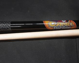 LTD. ED. CAMEL POOL LEAGUE CUE THIS STEVE MIZERAK CUE FEATURES CUSTOM RJ REYNOLDS CAMEL POOL LEAGUE LOGOS