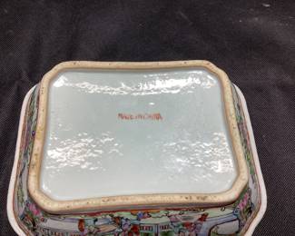 ANTIQUE ROSE MEDALLION COVERED DISH CHINESE FAMILLIE ROSE CANTON