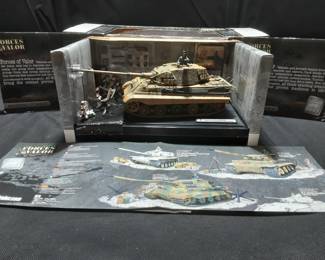 GERMAN KING TIGER TANK DIE CAST FORCES OF VALOR 1:32 SCALE.