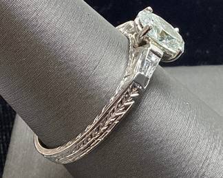 18KT WHITE GOLD DIAMOND RING, SIZE 9.25, 1.01ct CENTER DIAMOND, 0.18cts ADJACENT DIAMONDS, 3.8g TOTAL WEIGHT, AIGL APPRAISAL $9,865.00