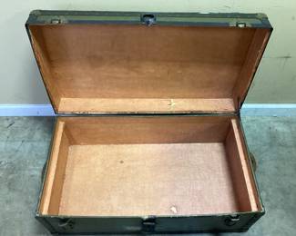 VINTAGE WWII U.S. ARMY TRUNK FOOTLOCKER