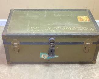 VINTAGE WWII U.S. ARMY TRUNK FOOTLOCKER