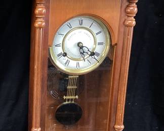 U.S. COMMEMORATIVE SOCIETY STATUE OF LIBERTY WALL CLOCK WITH KEY