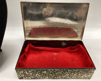 4 VINTAGE PEARL NECKLACES 2 WILL NEED REPAIR WITH JEWELRY BOX