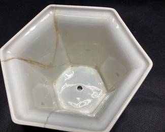 2 DELFT BLUE PLANTERS WITH MATCHING SAUCERS ONE PLANTER HAS BEEN REPAIRED