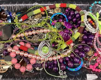 ASSORTED COSTUME JEWELRY