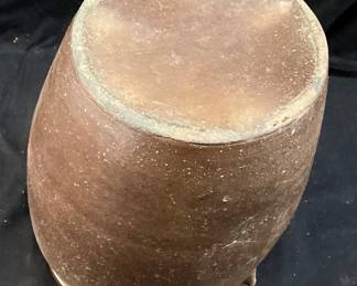 ANTIQUE 2gal BROWN SALT GLAZE STONEWARE CROCK, 11in, TAB HANDLES IN GOOD CONDITION,