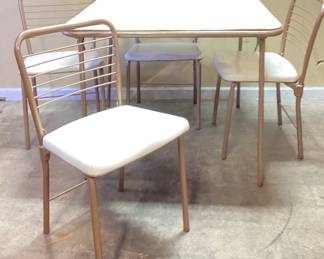 MCM CARD TABLE WITH 4 CHAIRS AND 5 SAMSONITE FOLDING CHAIRS