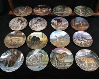 (16) W.L. GEORGE & EDWIN KNOWLES COLLECTIBLE CERAMIC AMERICAN WILDLIFE SCENES DECORATIVE PLATES WITH 2 PLATE WALL HANG DISPLAY RACK, ALL PLATES ARE HANDPAINTED AND SIGNED # by ARTIST