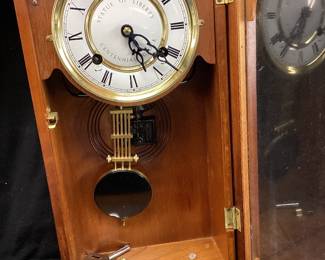 U.S. COMMEMORATIVE SOCIETY STATUE OF LIBERTY WALL CLOCK WITH KEY