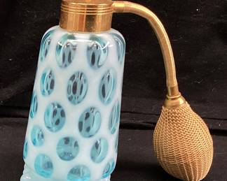VINTAGE FENTON DeVILBISS BLUE OPALESCENT COIN DOT PERFUME ATOMIZER WITH MESH BULB, IN GOOD CONDITION