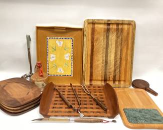 VTG. WOODEN SERVING TRAYS AND CUTTING BOARDS
