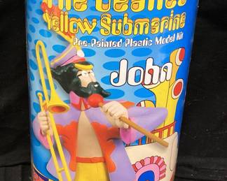 THE BEATLES JOHN LENNON YELLOW SUBMARINE PRE PAINTED MODEL KIT BY POLAR LIGHTS, NEW IN BOX