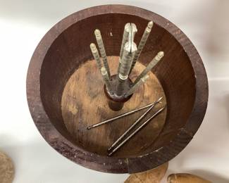 VINTAGE WOODEN KITCHENWARE ROLLING PINS, PESTAL, NUT BARREL, FRUIT BOWL