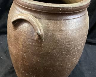 ANTIQUE 2gal BROWN SALT GLAZE STONEWARE CROCK, 11in, TAB HANDLES IN GOOD CONDITION,