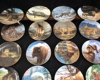 (16) EDWIN KNOWLES & W.L. GEORGE AMERICAN WILDLIFE COLLECTORS PLATES WITH 2 WALL HANG DISPLAY RACKS